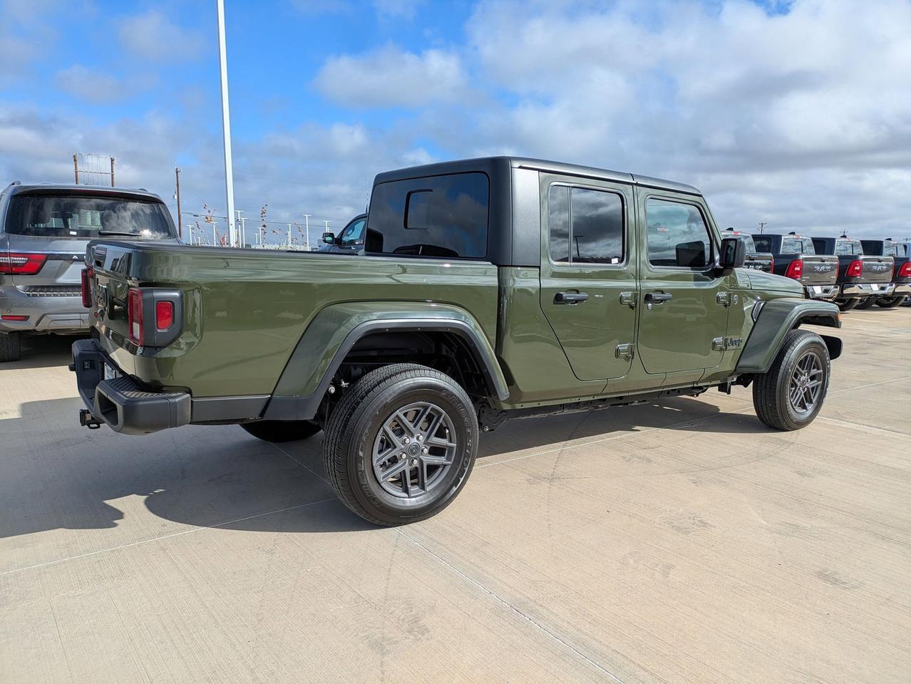 2024 Jeep Gladiator Sport S