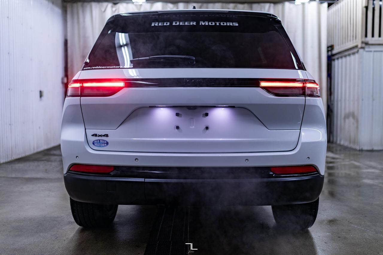 2024 Jeep Grand Cherokee 4x4 Altitude Leather Roof BCam Red Deer AB