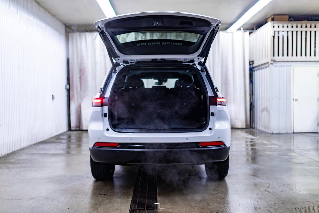 2024 Jeep Grand Cherokee 4x4 Altitude Leather Roof BCam Red Deer AB