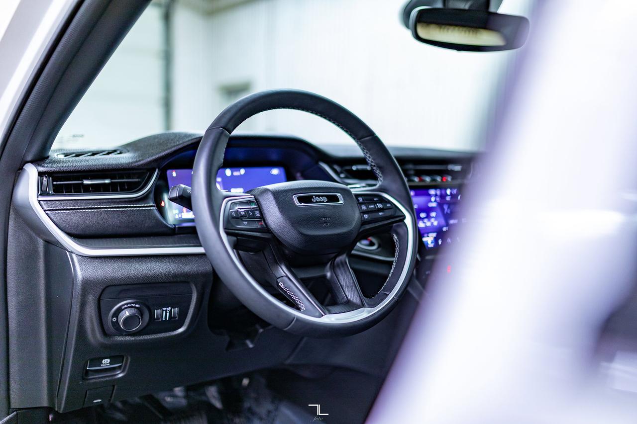 2024 Jeep Grand Cherokee 4x4 Altitude Leather Roof BCam Red Deer AB