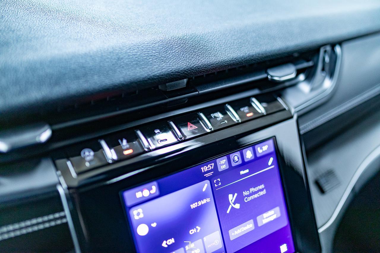 2024 Jeep Grand Cherokee 4x4 Altitude Leather Roof BCam Red Deer AB