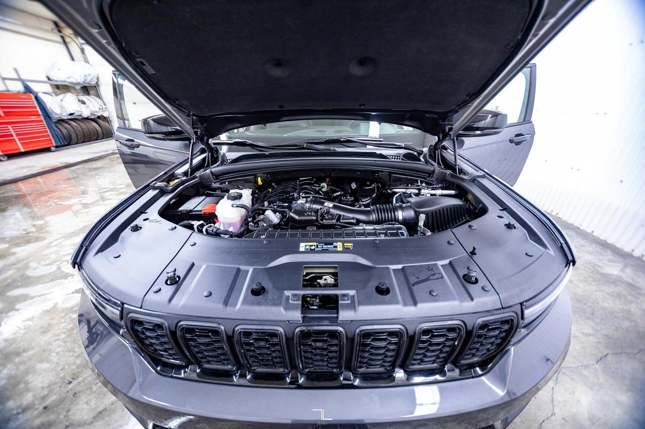 2024 Jeep Grand Cherokee 4x4 Altitude Leather Roof BCam Red Deer AB