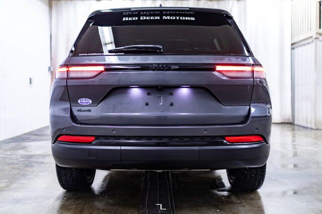 2024 Jeep Grand Cherokee 4x4 Altitude Leather Roof BCam Red Deer AB 2024 Jeep Grand Cherokee 4x4 Altitude Leather Roof BCam Red Deer AB