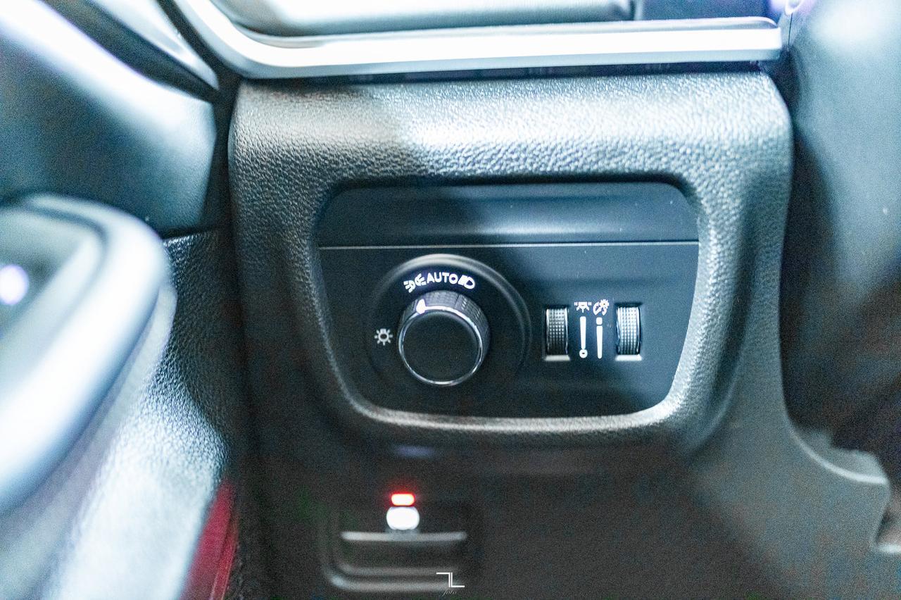 2024 Jeep Grand Cherokee 4x4 Altitude Leather Roof BCam Red Deer AB