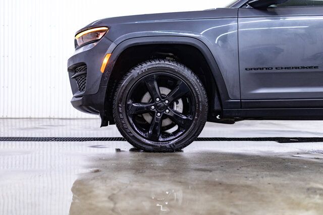 2024 Jeep Grand Cherokee 4x4 Altitude Leather Roof BCam Red Deer AB