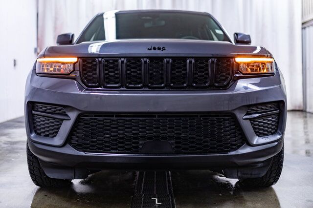 2024 Jeep Grand Cherokee 4x4 Altitude Leather Roof BCam Red Deer AB 2024 Jeep Grand Cherokee 4x4 Altitude Leather Roof BCam Red Deer AB