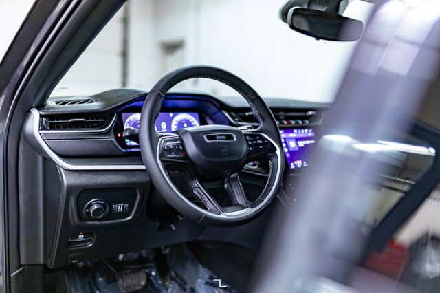 2024 Jeep Grand Cherokee 4x4 Altitude Leather Roof BCam Red Deer AB