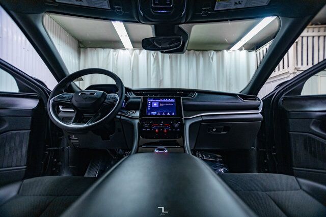 2024 Jeep Grand Cherokee 4x4 Altitude Leather Roof BCam Red Deer AB 2024 Jeep Grand Cherokee 4x4 Altitude Leather Roof BCam Red Deer AB