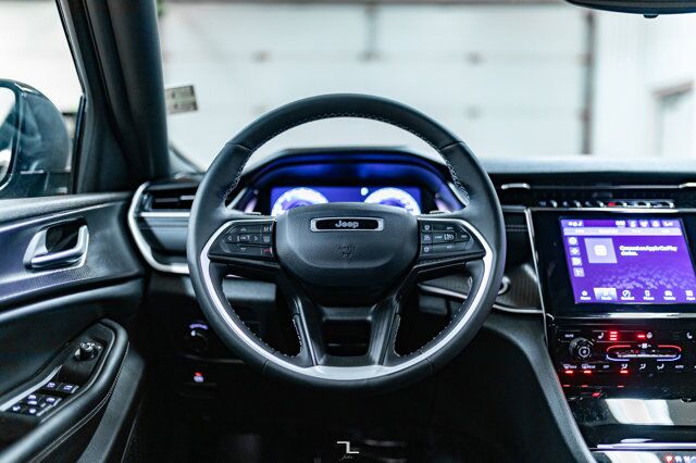 2024 Jeep Grand Cherokee 4x4 Altitude Leather Roof BCam Red Deer AB 2024 Jeep Grand Cherokee 4x4 Altitude Leather Roof BCam Red Deer AB