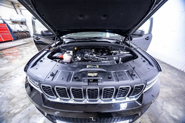 2024 Jeep Grand Cherokee 4x4 Laredo PSeat BCam Red Deer AB