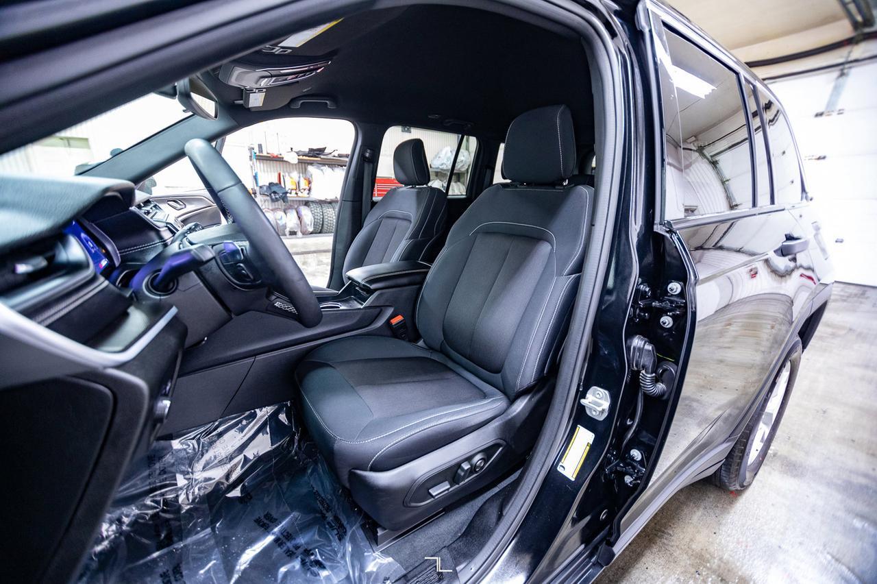 2024 Jeep Grand Cherokee 4x4 Laredo PSeat BCam Red Deer AB