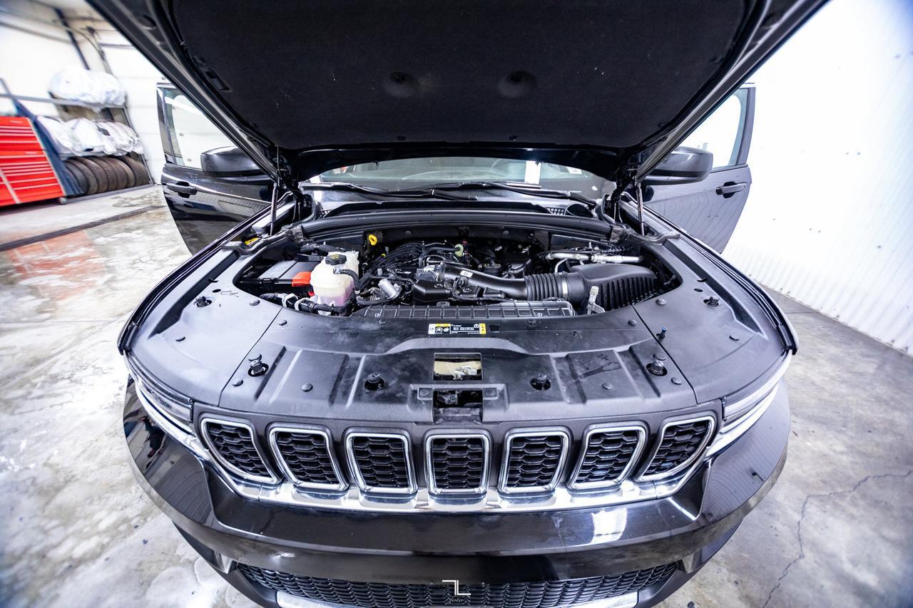 2024 Jeep Grand Cherokee 4x4 Laredo PSeat BCam Red Deer AB