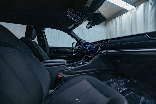 2024 Jeep Grand Cherokee 4x4 Laredo PSeat BCam Red Deer AB