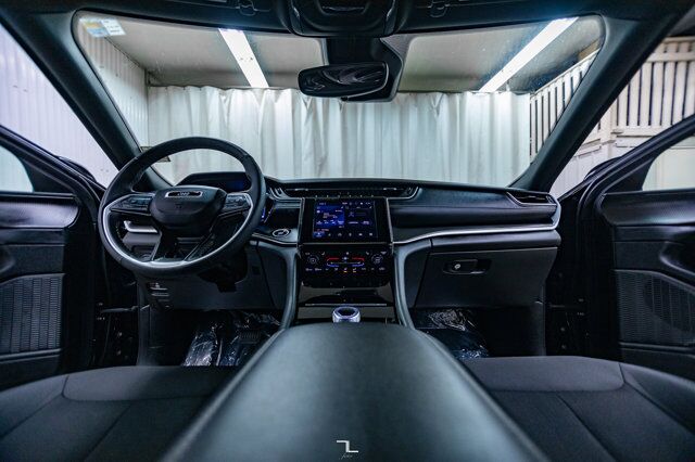 2024 Jeep Grand Cherokee 4x4 Laredo PSeat BCam Red Deer AB