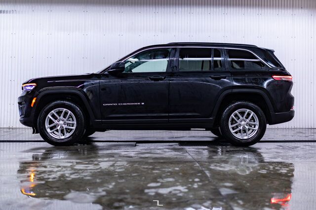 2024 Jeep Grand Cherokee 4x4 Laredo PSeat BCam Red Deer AB