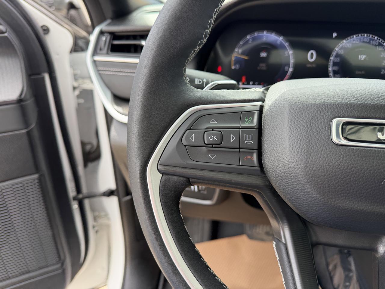 2024 Jeep Grand Cherokee Altitude 4WD | V6 | Power Sunroof | Heated Leatherette Seats | 20IN Gloss Black Wheels Redwater AB