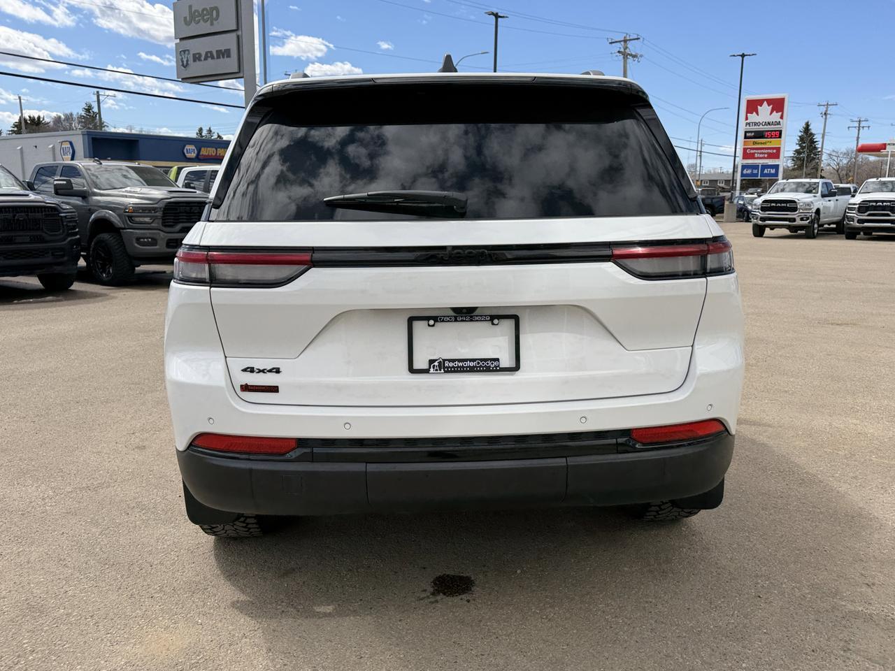 2024 Jeep Grand Cherokee Altitude 4WD | V6 | Power Sunroof | Heated Leatherette Seats | 20IN Gloss Black Wheels Redwater AB