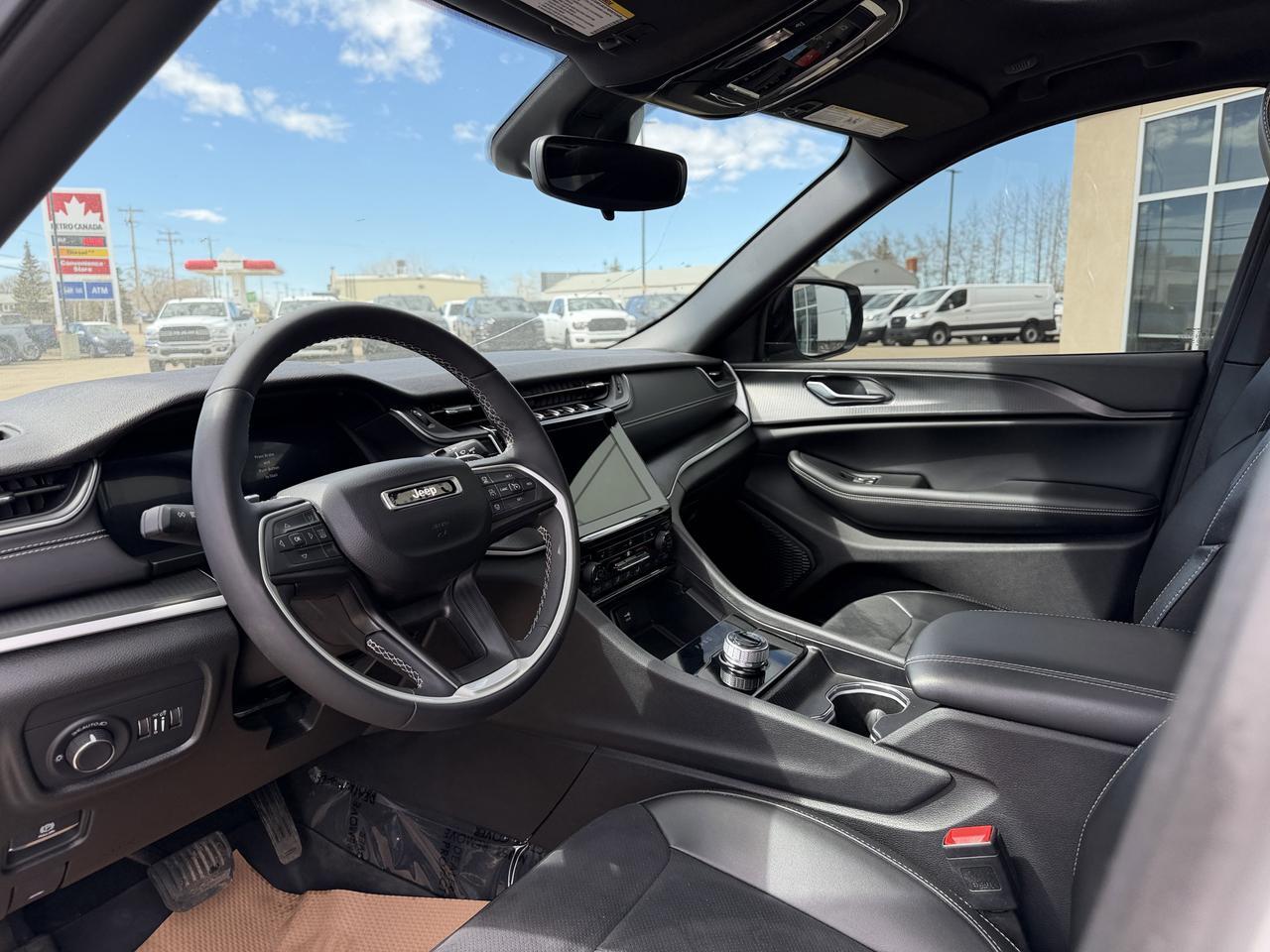 2024 Jeep Grand Cherokee Altitude 4WD | V6 | Power Sunroof | Heated Leatherette Seats | 20IN Gloss Black Wheels Redwater AB
