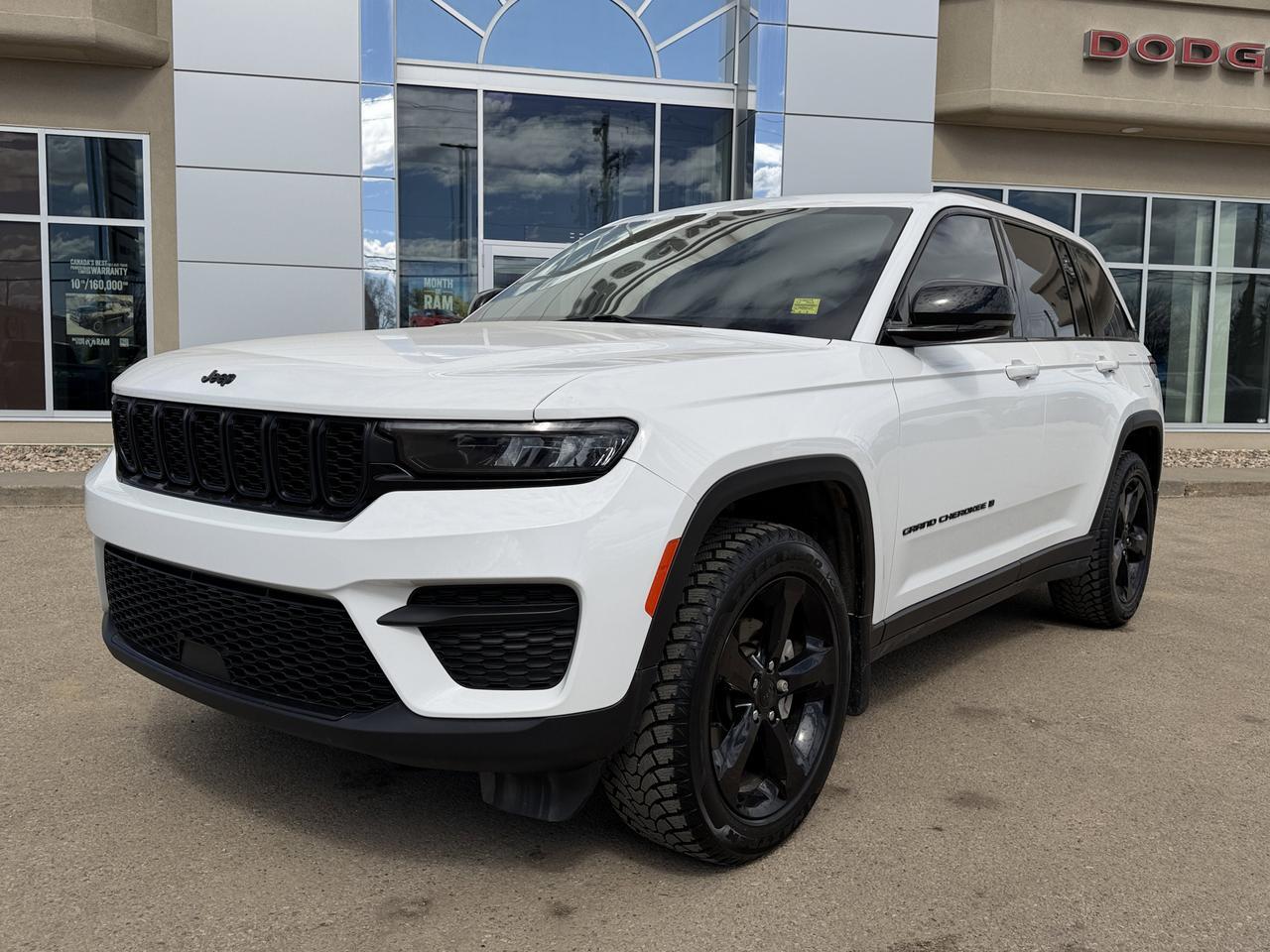 2024 Jeep Grand Cherokee Altitude 4WD | V6 | Power Sunroof | Heated Leatherette Seats | 20IN Gloss Black Wheels Redwater AB