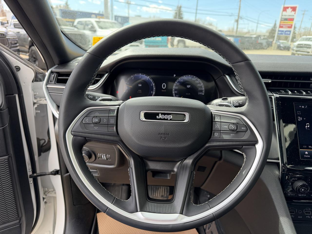 2024 Jeep Grand Cherokee Altitude 4WD | V6 | Power Sunroof | Heated Leatherette Seats | 20IN Gloss Black Wheels Redwater AB