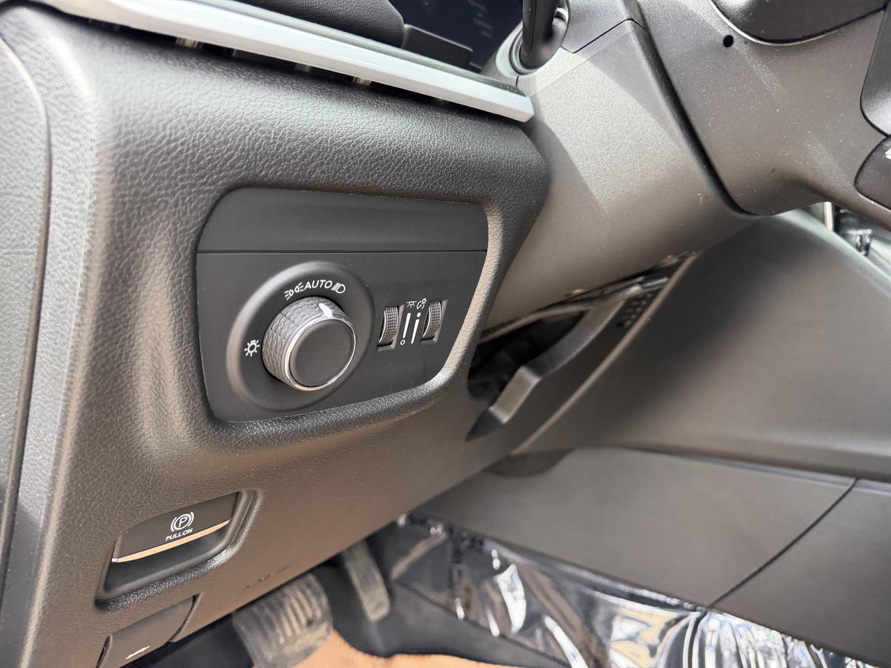 2024 Jeep Grand Cherokee Altitude 4WD | V6 | Power Sunroof | Heated Leatherette Seats | 20IN Gloss Black Wheels Redwater AB