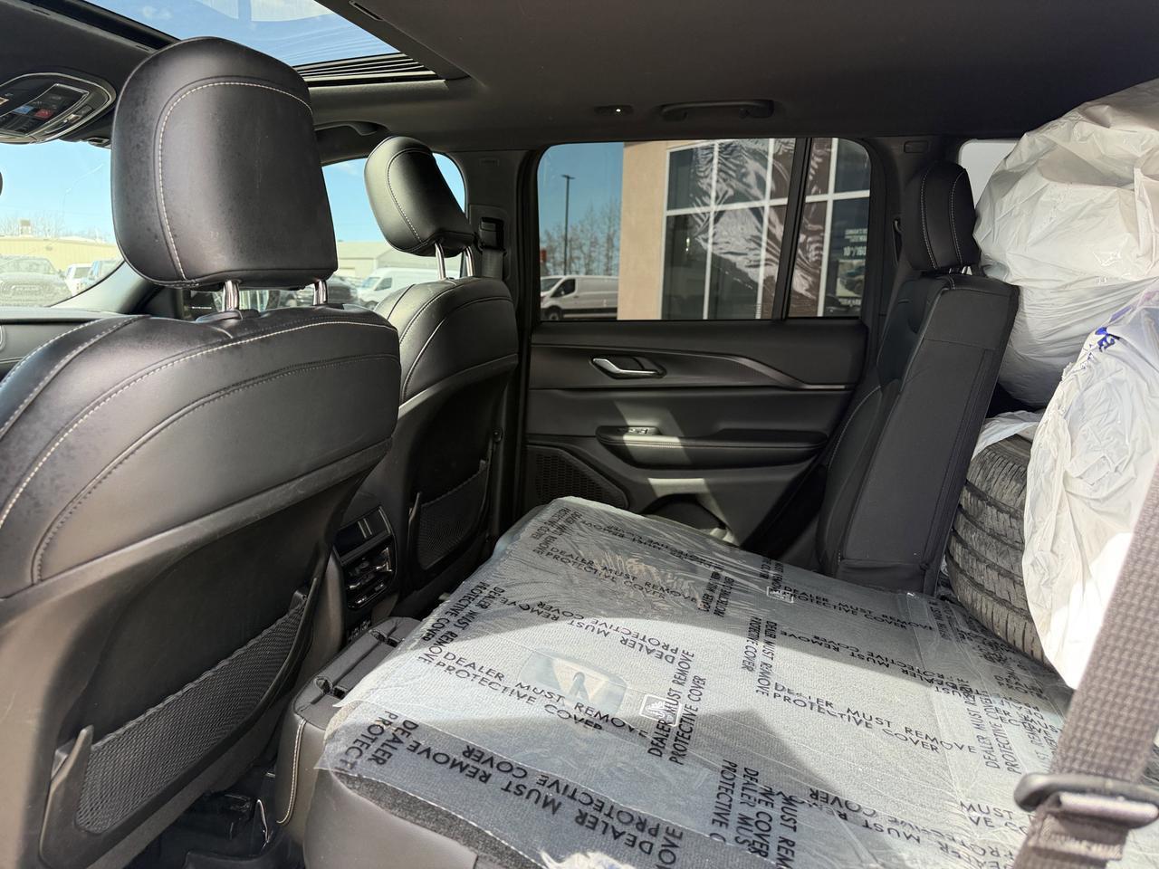 2024 Jeep Grand Cherokee Altitude 4WD | V6 | Power Sunroof | Heated Leatherette Seats | 20IN Gloss Black Wheels Redwater AB