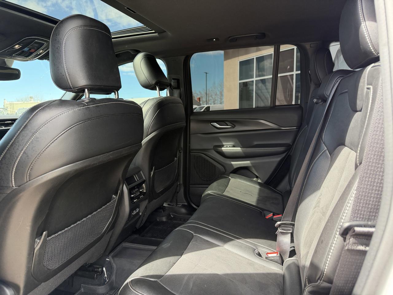 2024 Jeep Grand Cherokee Altitude 4WD | V6 | Power Sunroof | Heated Leatherette Seats | 20IN Gloss Black Wheels Redwater AB