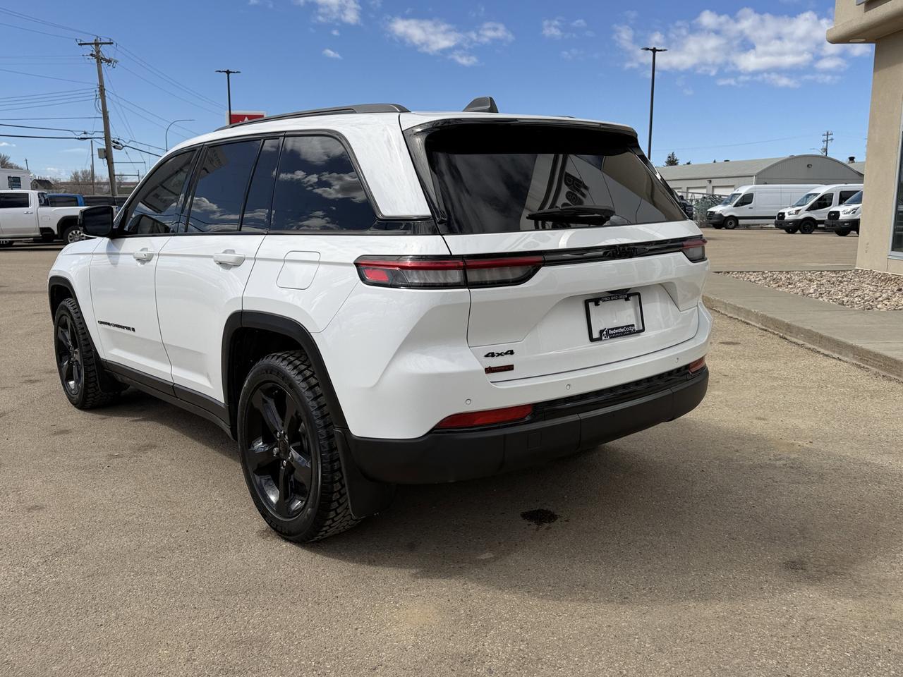 2024 Jeep Grand Cherokee Altitude 4WD | V6 | Power Sunroof | Heated Leatherette Seats | 20IN Gloss Black Wheels Redwater AB