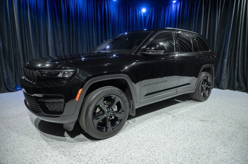 2024 Jeep Grand Cherokee Altitude 4x2 SUV