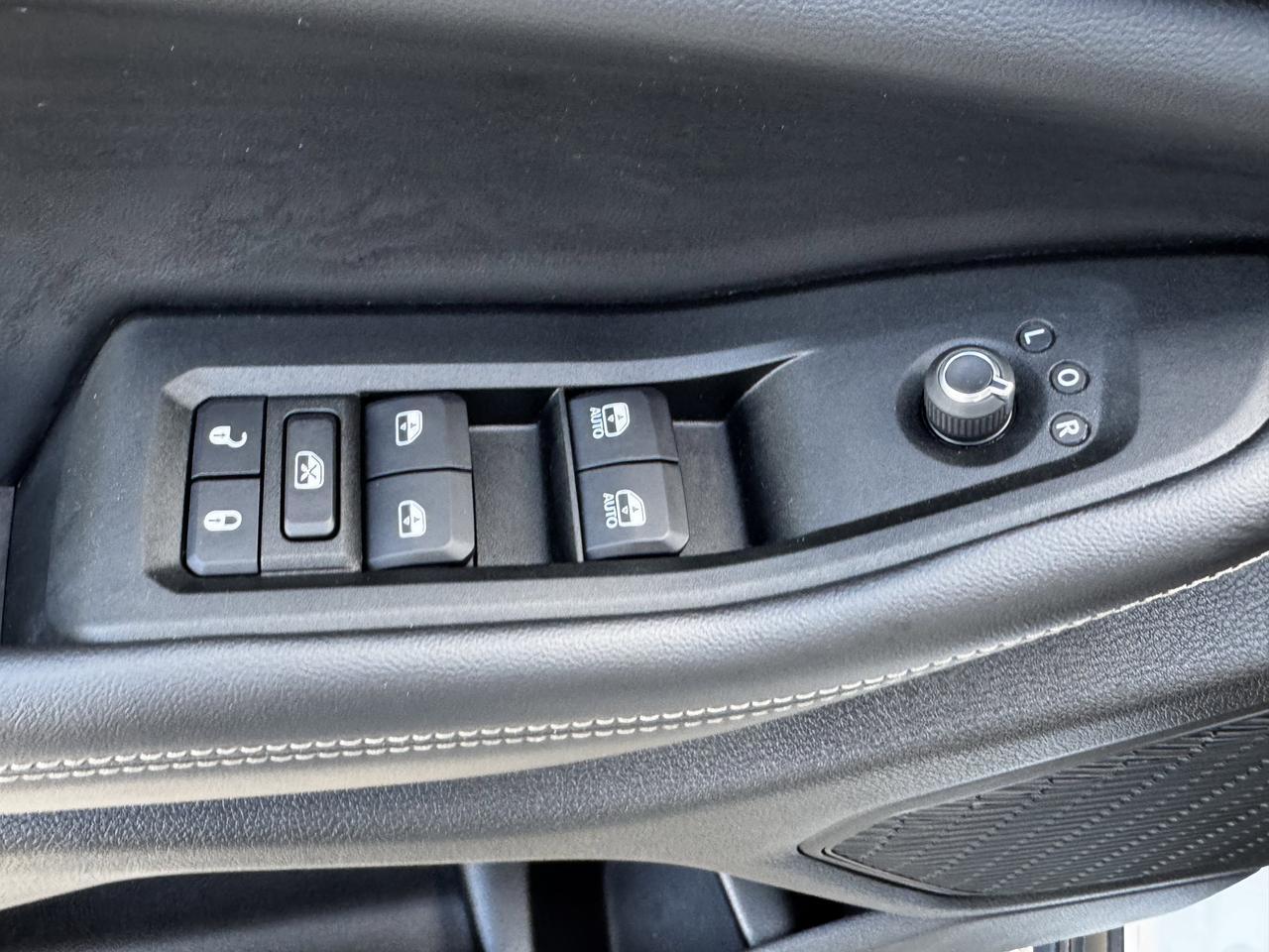 2024 Jeep Grand Cherokee Altitude 4x4 | Low KMs | V6 | Capri Leather | Remote Start | Sunroof | 5 Passenger Redwater AB