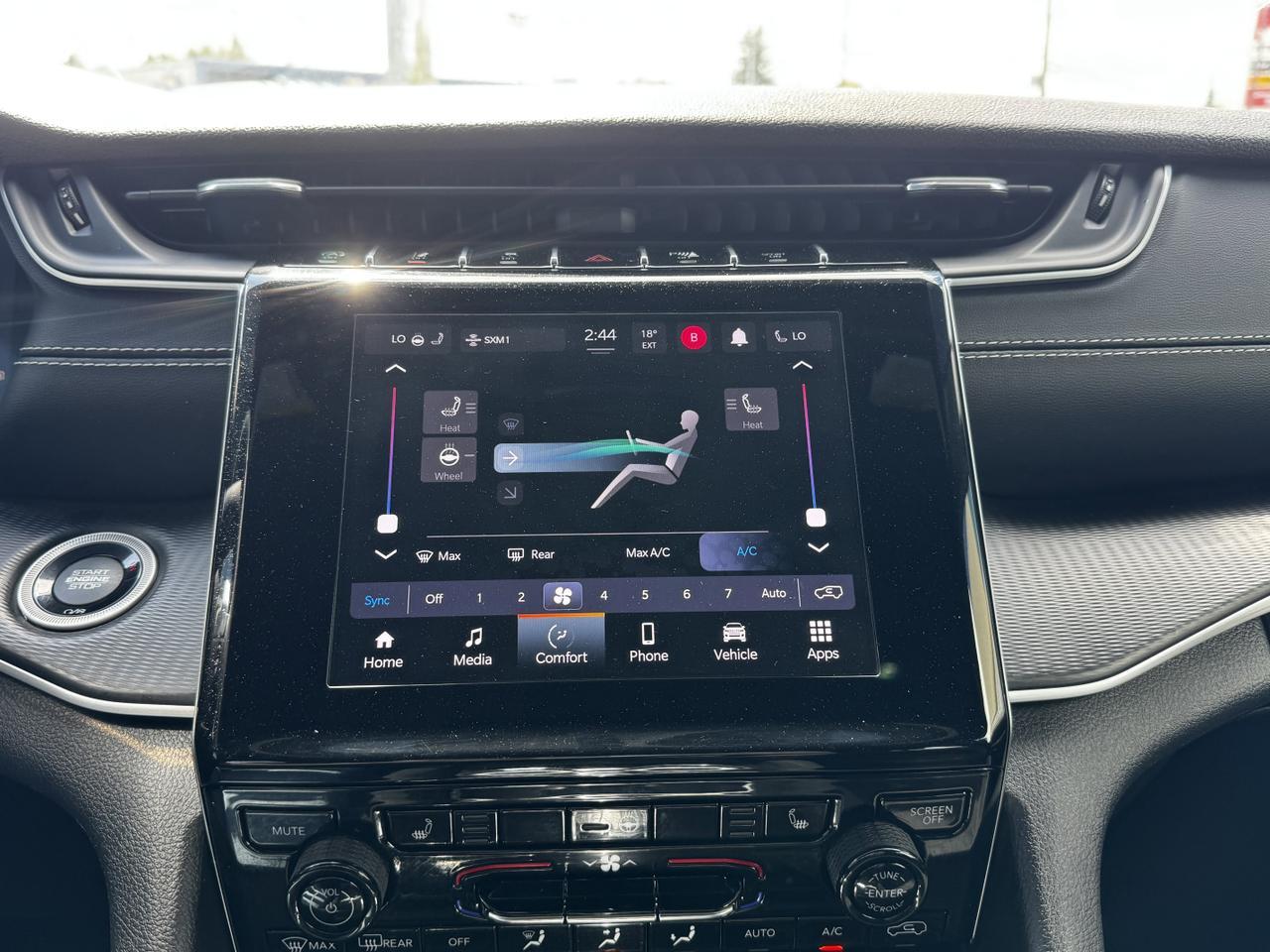 2024 Jeep Grand Cherokee Altitude 4x4 | Low KMs | V6 | Capri Leather | Remote Start | Sunroof | 5 Passenger Redwater AB