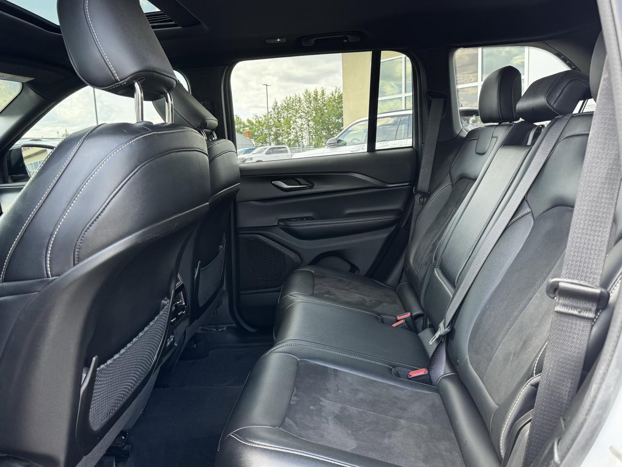 2024 Jeep Grand Cherokee Altitude 4x4 | Low KMs | V6 | Capri Leather | Remote Start | Sunroof | 5 Passenger Redwater AB