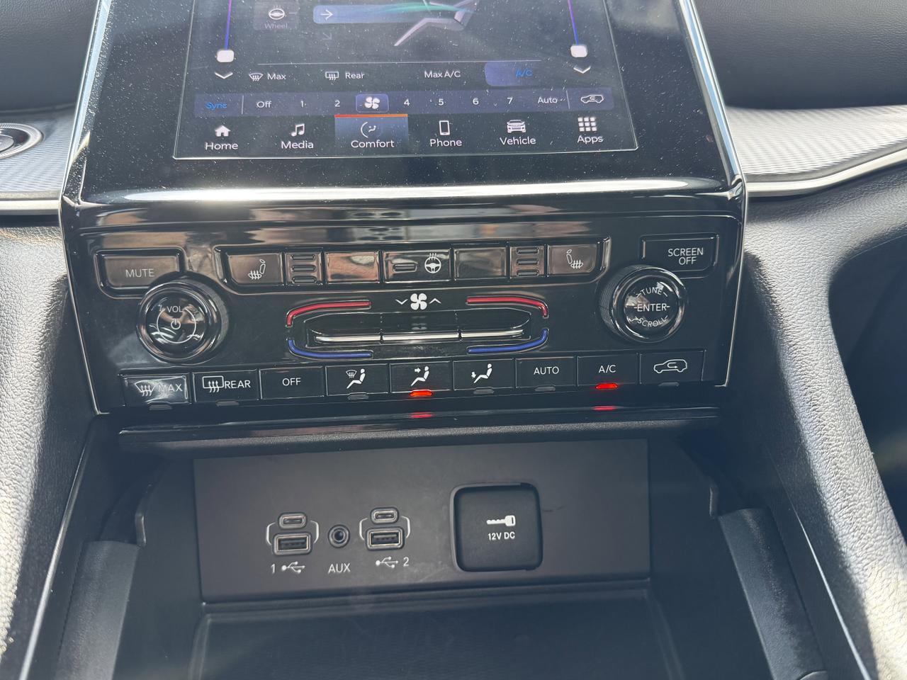 2024 Jeep Grand Cherokee Altitude 4x4 | Low KMs | V6 | Capri Leather | Remote Start | Sunroof | 5 Passenger Redwater AB