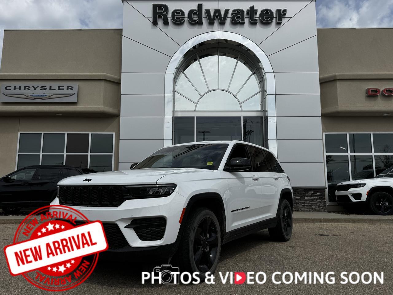 2024 Jeep Grand Cherokee Altitude 4x4 | Low KMs | V6 | Capri Leather | Remote Start | Sunroof | 5 Passenger Redwater AB