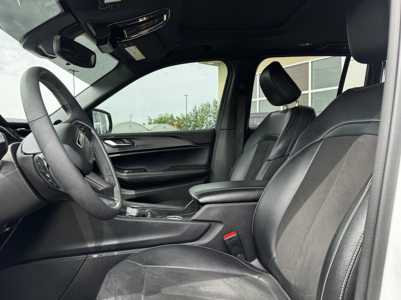 2024 Jeep Grand Cherokee Altitude 4x4 | Low KMs | V6 | Capri Leather | Remote Start | Sunroof | 5 Passenger Redwater AB