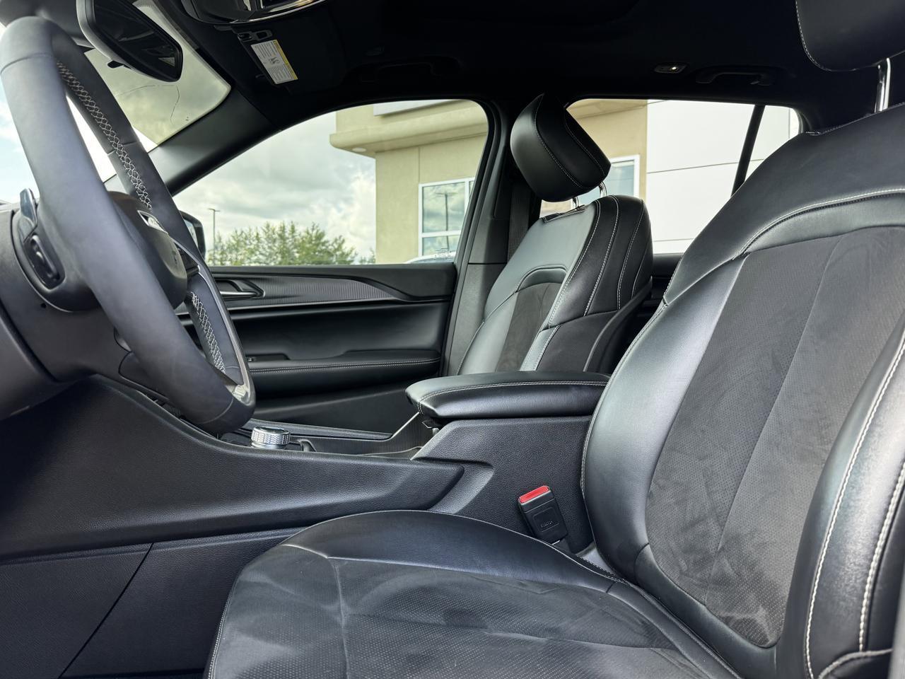 2024 Jeep Grand Cherokee Altitude 4x4 | Low KMs | V6 | Capri Leather | Remote Start | Sunroof | 5 Passenger Redwater AB