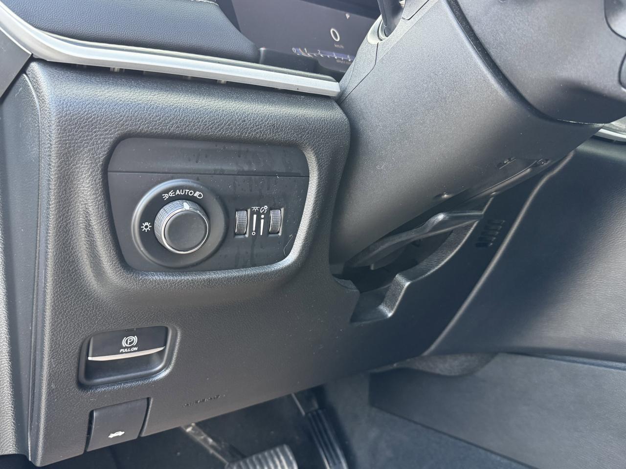 2024 Jeep Grand Cherokee Altitude 4x4 | Low KMs | V6 | Capri Leather | Remote Start | Sunroof | 5 Passenger Redwater AB
