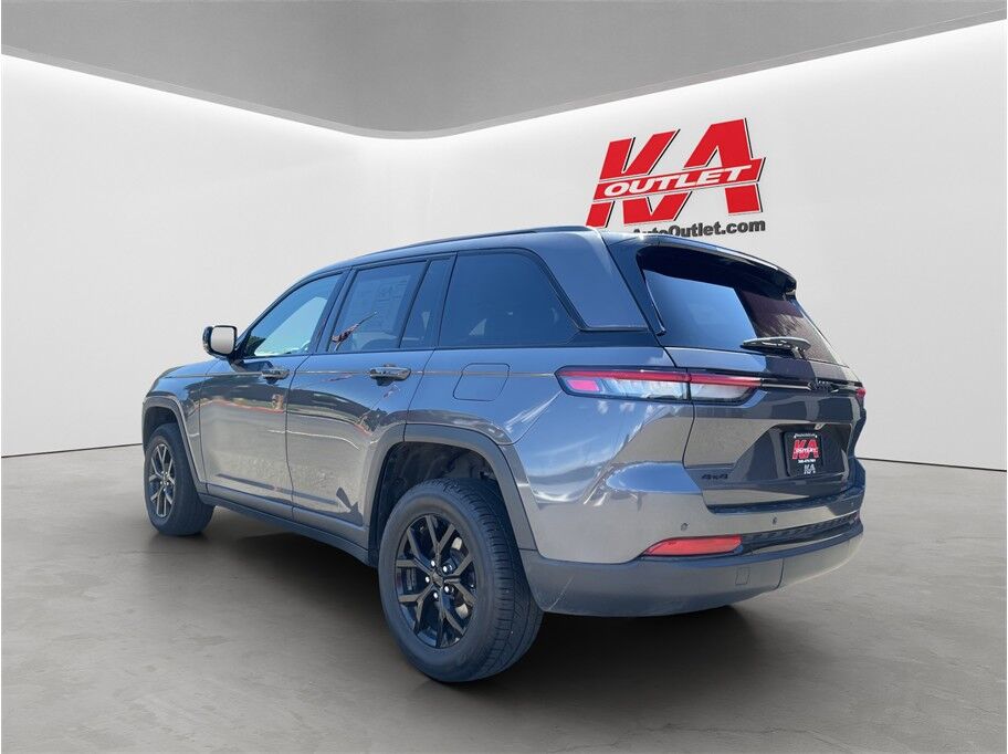 2024 Jeep Grand Cherokee Altitude Sport Utility 4D