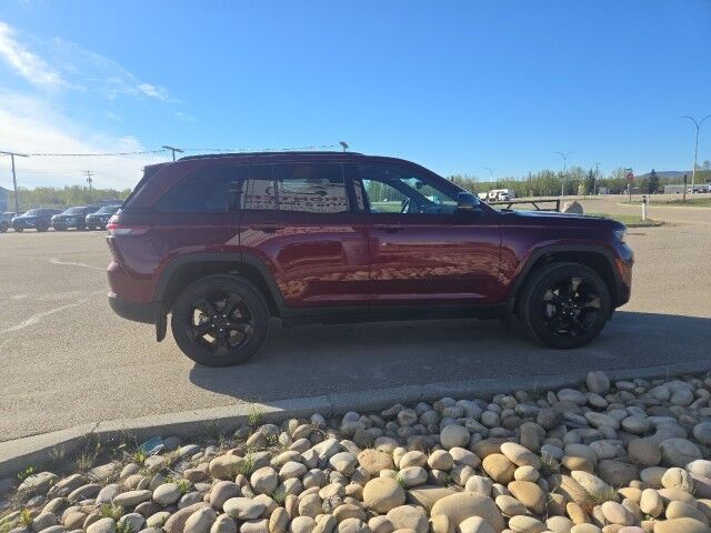 2024 Jeep Grand Cherokee Altitude Whitecourt AB