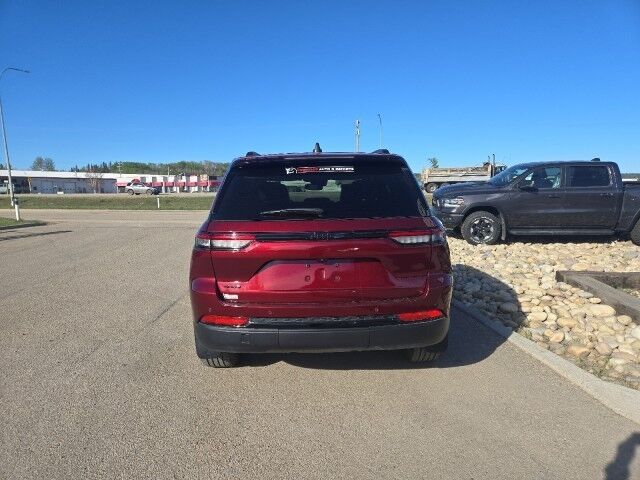 2024 Jeep Grand Cherokee Altitude Whitecourt AB