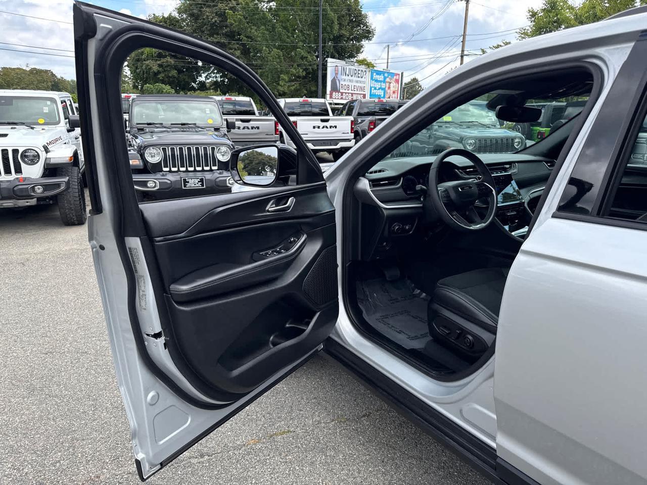 2024 Jeep Grand Cherokee Altitude Dartmouth MA