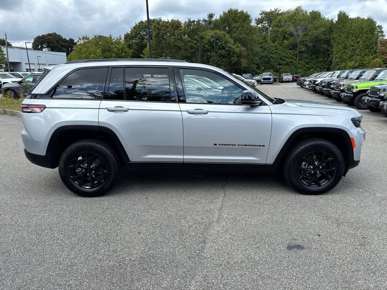 2024 Jeep Grand Cherokee Altitude Dartmouth MA