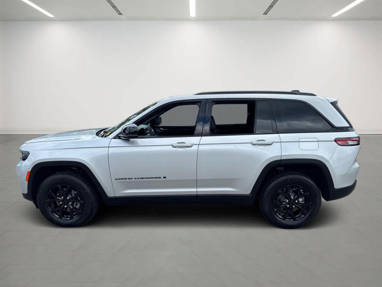 2024 Jeep Grand Cherokee Altitude Dartmouth MA