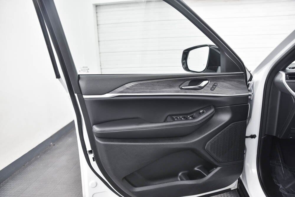 2024 Jeep Grand Cherokee L Altitude Akron OH