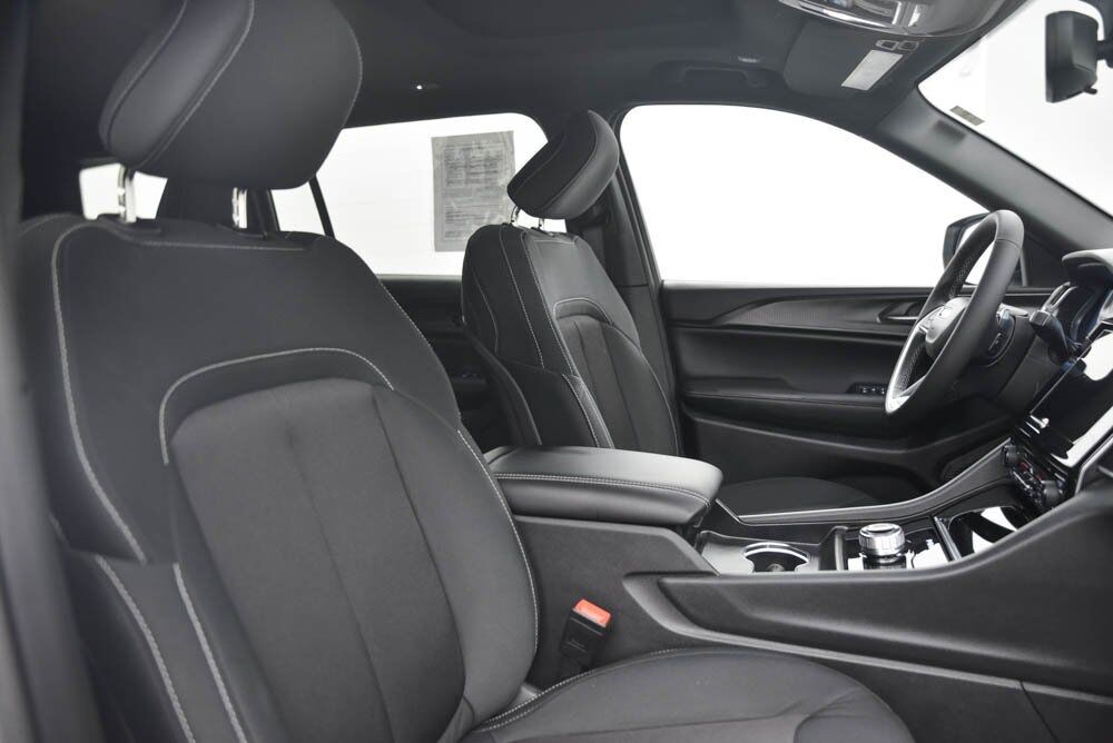 2024 Jeep Grand Cherokee L Laredo AKRON OH