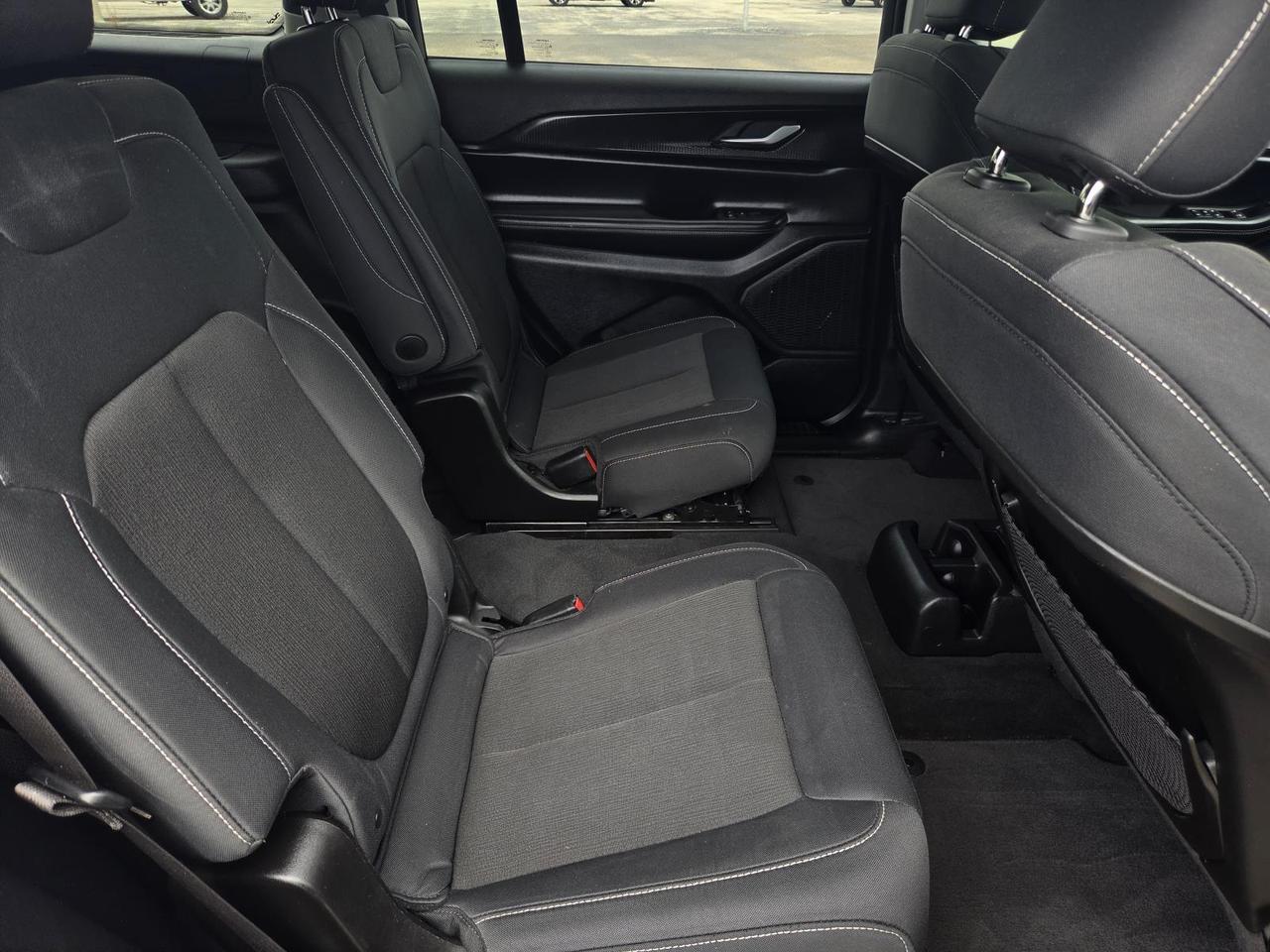 2024 Jeep Grand Cherokee L Laredo Beeville TX