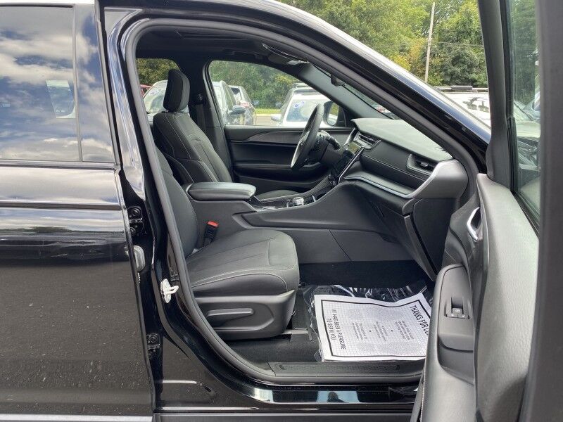 2024 Jeep Grand Cherokee L Laredo X Bristol  PA