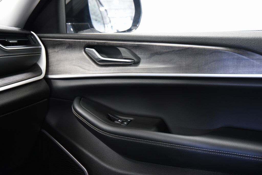 2024 Jeep Grand Cherokee L Limited Akron