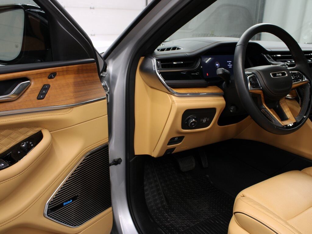 2024 Jeep Grand Cherokee L Summit 4WD 7 Passenger Fond du Lac WI