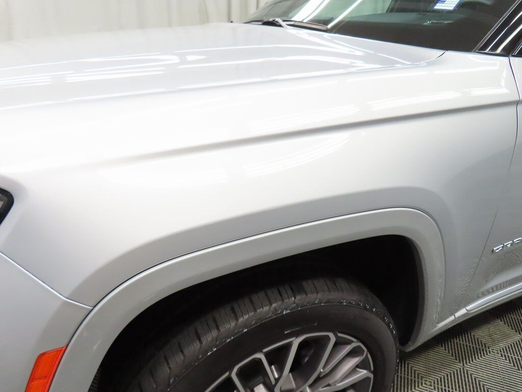 2024 Jeep Grand Cherokee L Summit 4WD Fond du Lac WI